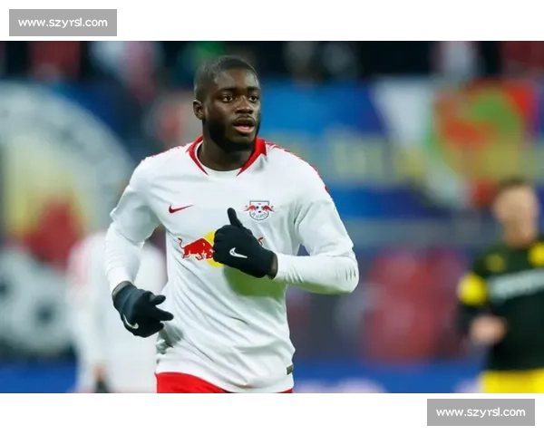 27 岁生日快乐！拜仁法国双料铁卫乌帕梅卡诺